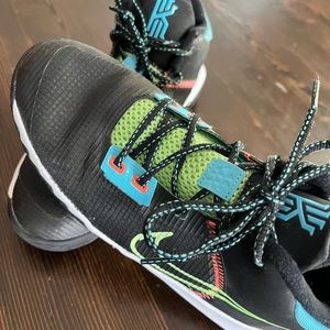 6Y boys Kyrie Flytrap 4 EUC